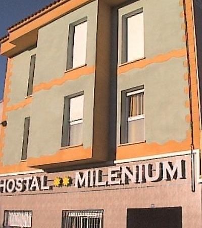 Els Monjos Hostal Milenium מראה חיצוני תמונה