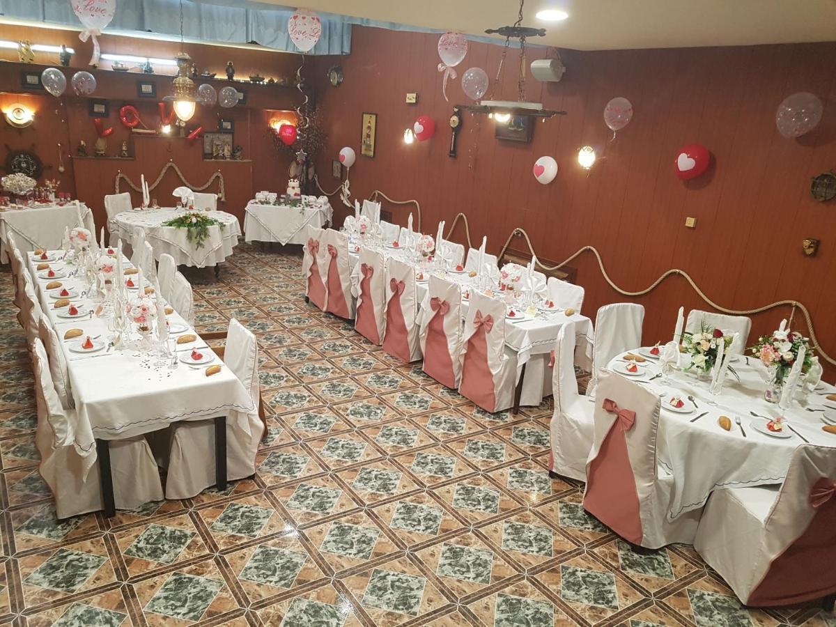 Els Monjos Hostal Milenium מראה חיצוני תמונה