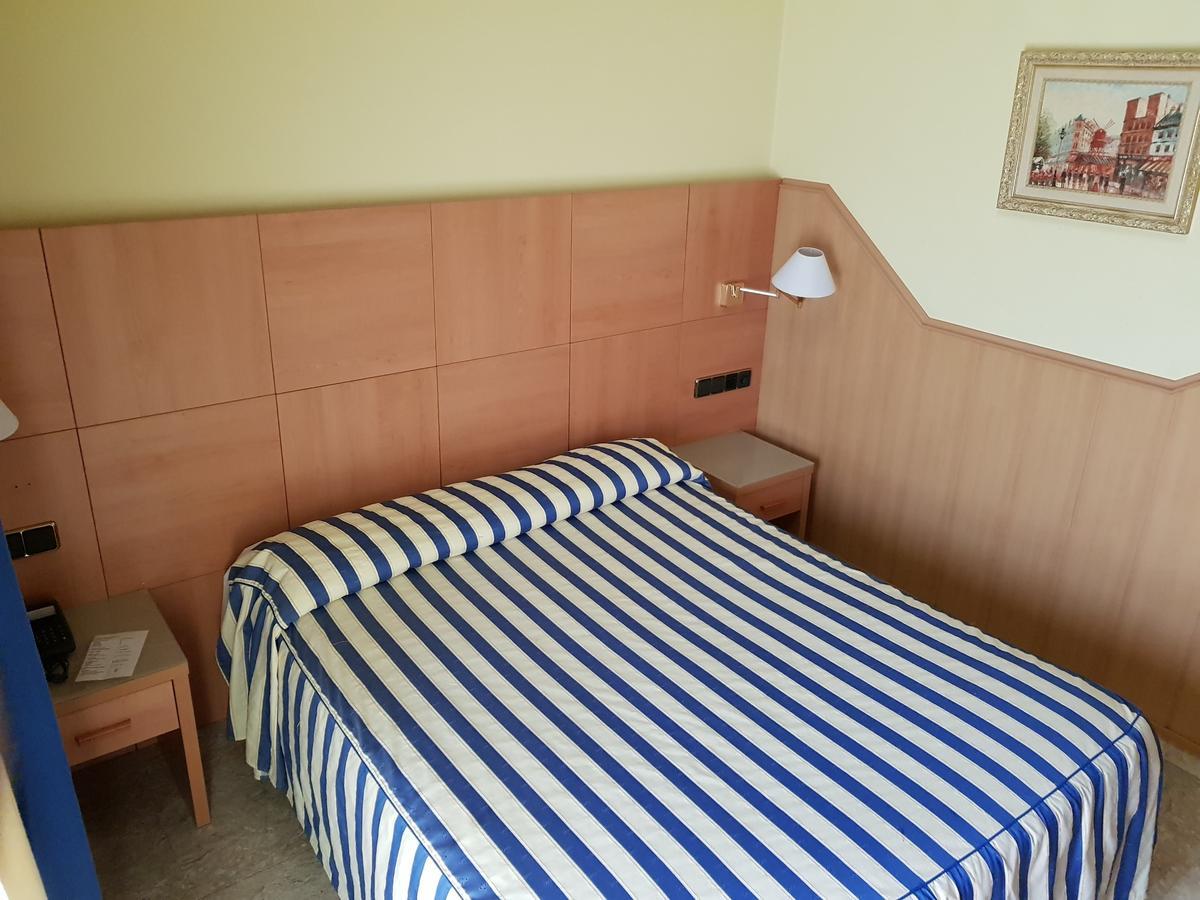 Els Monjos Hostal Milenium מראה חיצוני תמונה