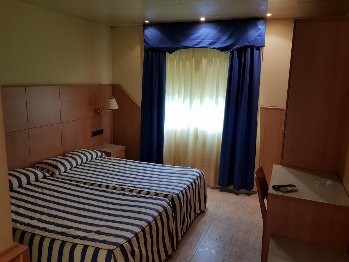 Els Monjos Hostal Milenium מראה חיצוני תמונה