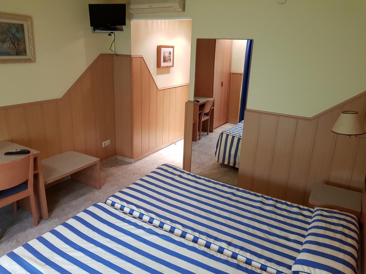 Els Monjos Hostal Milenium מראה חיצוני תמונה