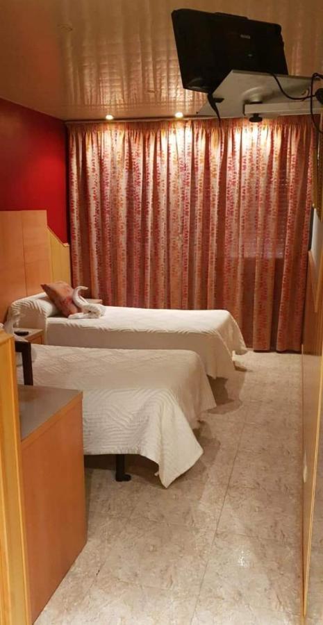 Els Monjos Hostal Milenium מראה חיצוני תמונה